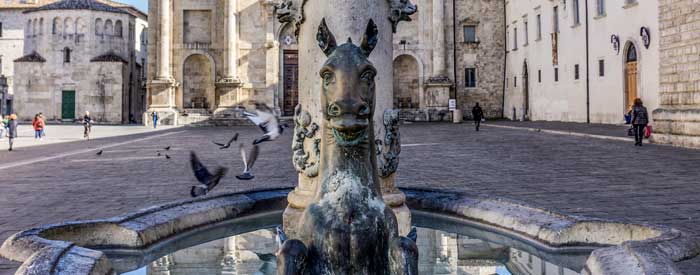 Ascoli Piceno, Piazza Arringo